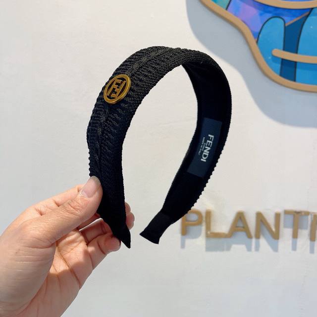 With Packaging Fendi Fendi's Hottest New Knitted Fabric Headband Wide Version Or
