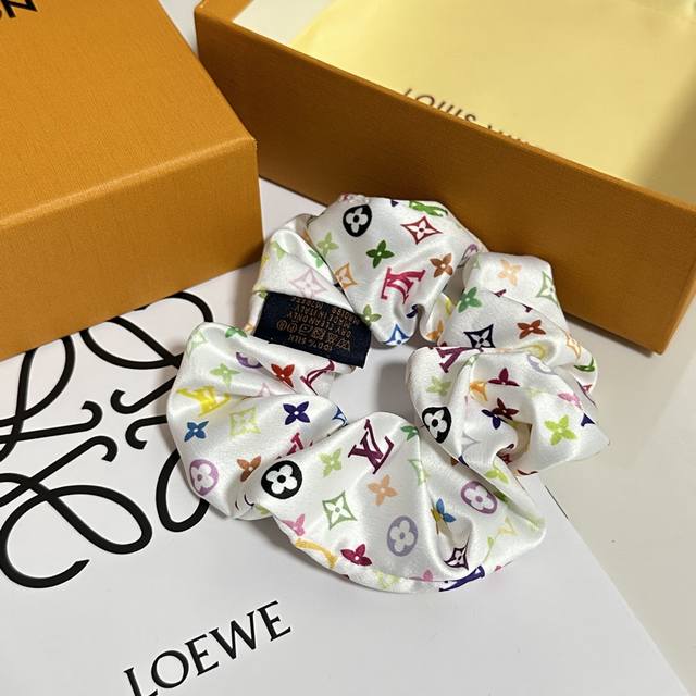 Special Packaging Lv Louis Vuitton Classic Silk Hair Band Looks Very Good On The