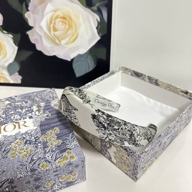 Special Counter Packaging Dior Dior's Latest Headband Little Fairies Hurry To Ge