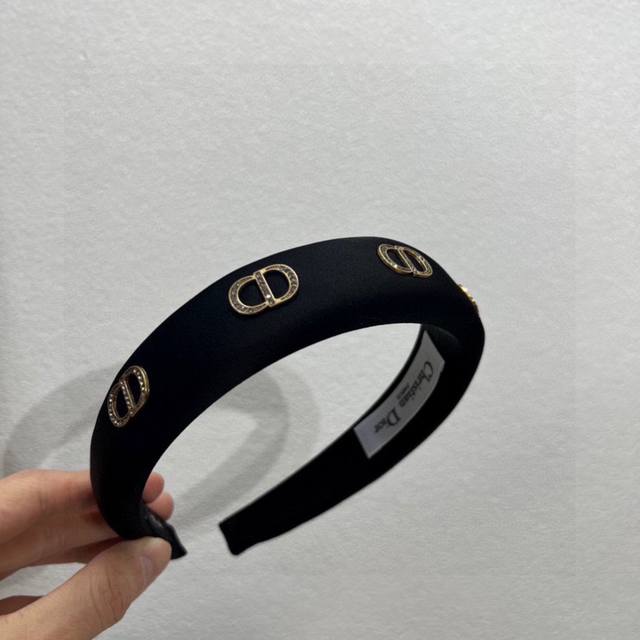 Special Counter Packaging Dior Dior's Latest Five-Gold Hoop Little Fairies Hurry