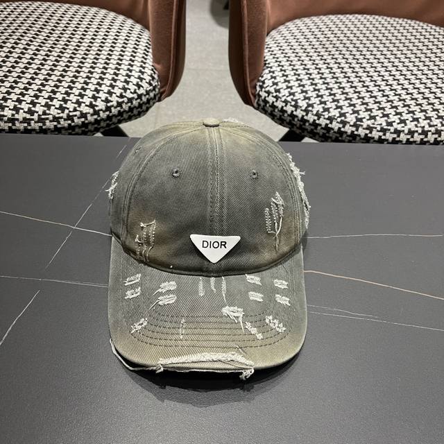 dior New Style Baseball Cap With Hole Triangle Logo. The Whole Hat Has A Supe