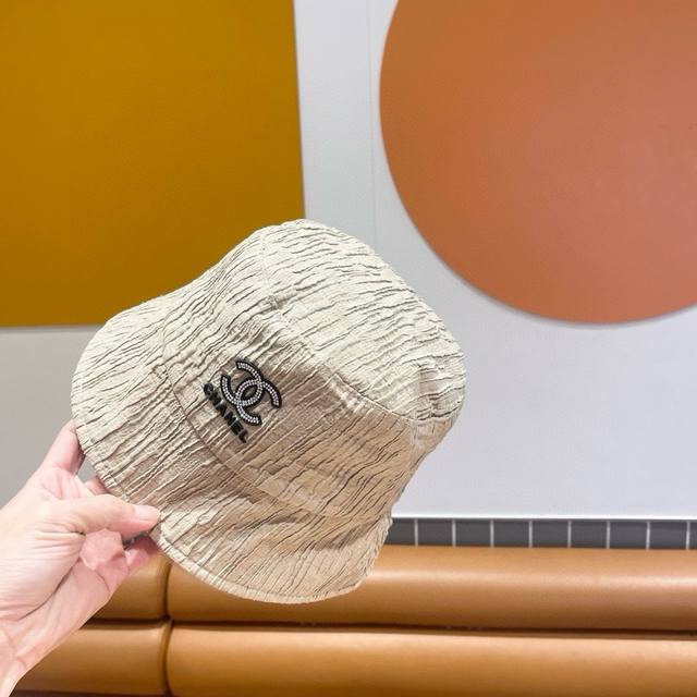 chanel Chanel's New High-End Chanel Style Bucket Hat Is A Good Sunshade And E
