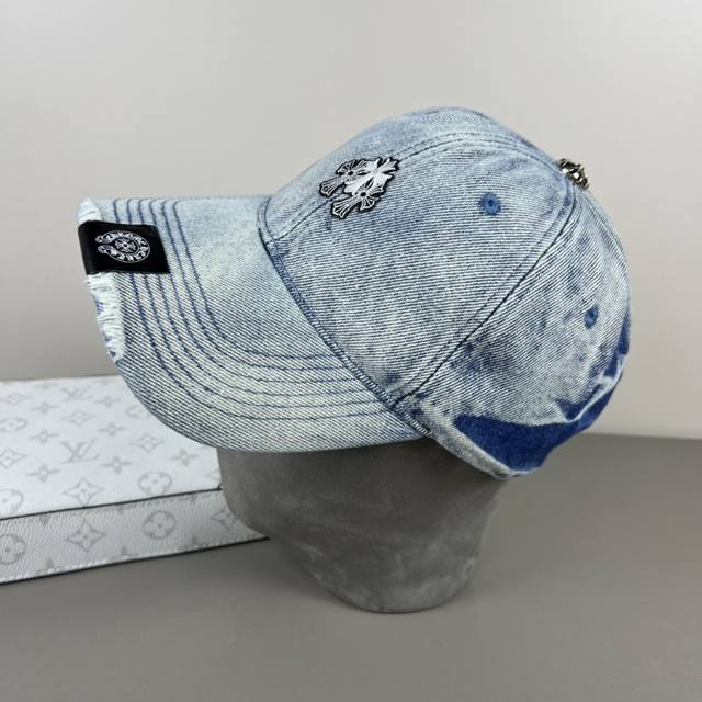 With Dust Bag Chrome Hearts Latest Fashion And Avant-Garde Casual Design Style.