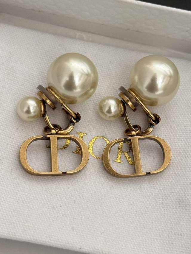 High Quality Details As Shown In The Picture Retro Cd Ear Clip D*R Details As Sh