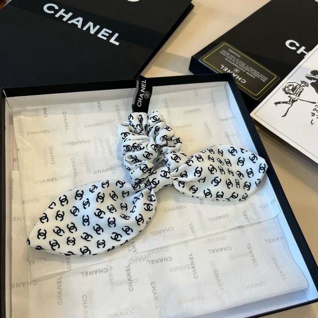 pchanel Chanel Hairband Official Model