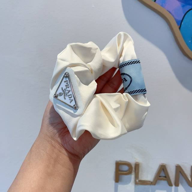 With Packaging Prada Prada Imported Large Intestine Circle Inverted Triangle Iro