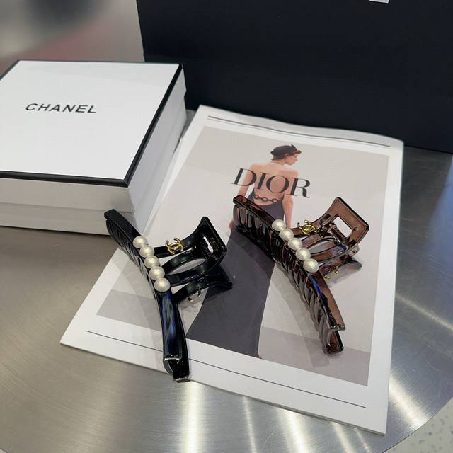 With Packaging Box Chanel Chanel's Latest Small Pearl Clip Is Simple, Practical,