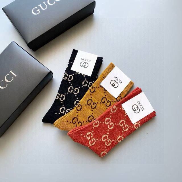 Gucci Is A Very Popular Style. One Box Contains Five Pairs Of Gucci Classic Styl