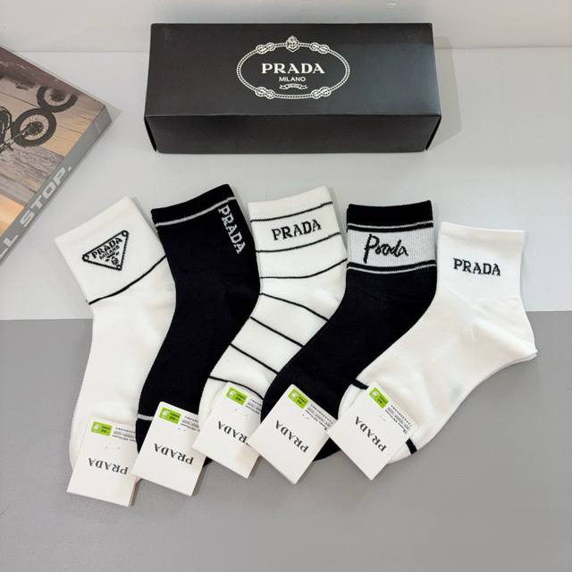 With Packaging 5 Pairs Per Box Prada Bamboo Cotton Mid-Tube Socks Are A Must-Hav