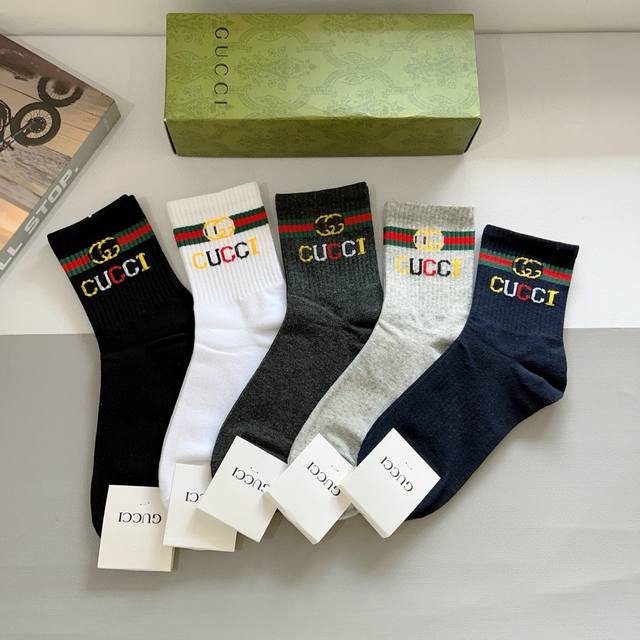 Comes With Packaging, 5 Pairs Per Box Gucci's New Men's Mid-Tube Socks, Pure Cot