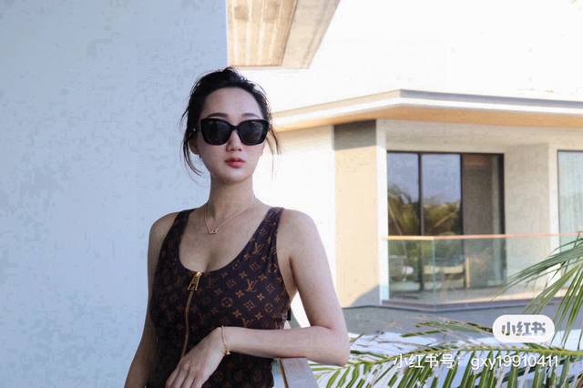 Special P Lv Louis Vuitton New One-Piece Swimsuit Is Suitable For A Variety Of S