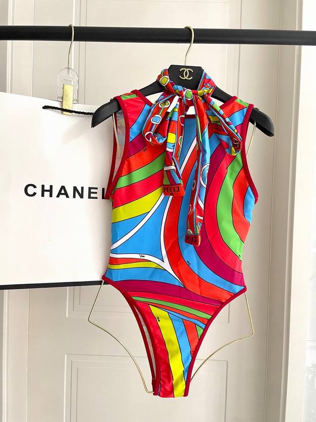 New Two-Piece Bikini From Pucci, A Trendy Brand. Suitable For A Variety Of Scena