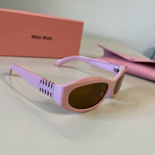 miumiu Miu Miu Cat-Eye Sunglasses Recommended By Major Internet Celebrities A