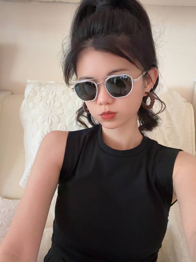 Official Synchronization Brand: Ray-Ban Classic Men's And Women's Glass Sunglass