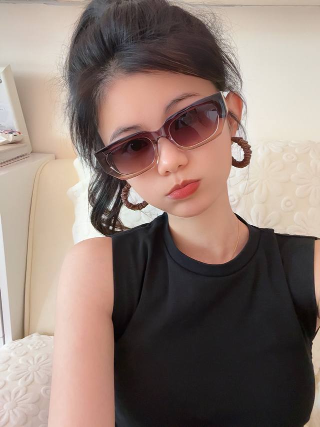 lv 2025 Spring New Trend Hot Style Fashion Square Frame Sunglasses High Quali
