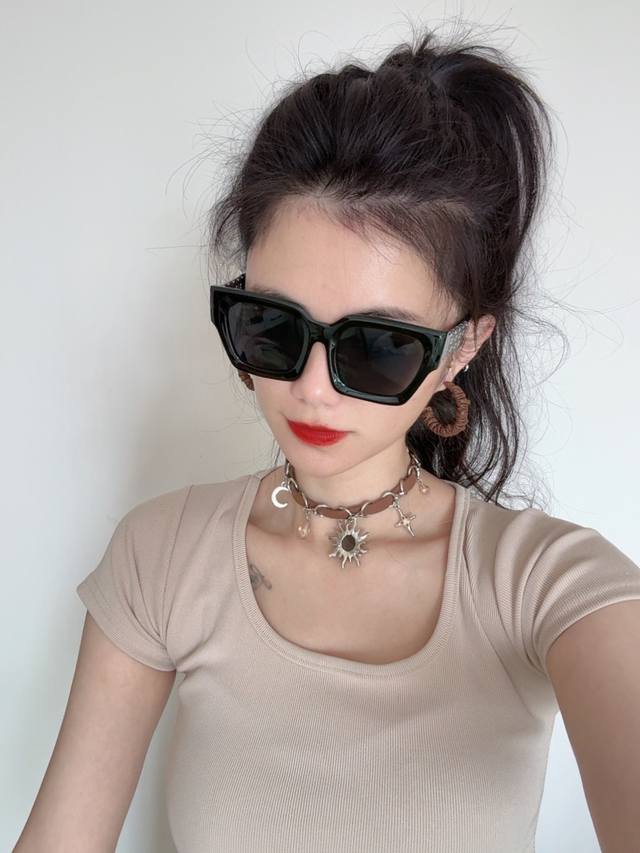 chanel Large Frame Sunglasses. Classic Square Frame Design. Suitable For All