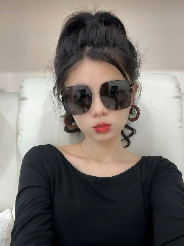 Fendi 2025 Spring New Trend Hot Fashion Square Frame Polarized Sunglasses High Q