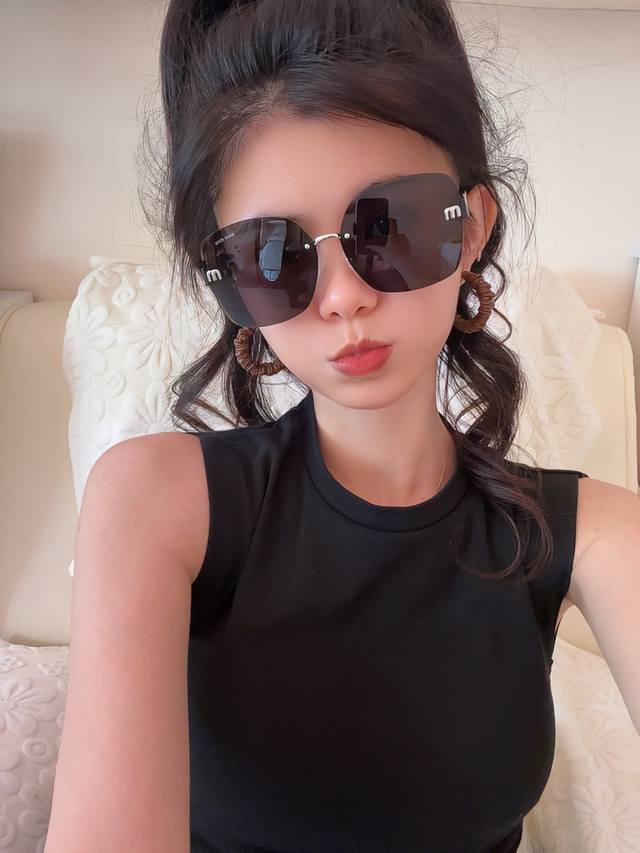 miumiu Miu Miu 2025 Spring New Style Shining New Style Shining On Stage Sungl