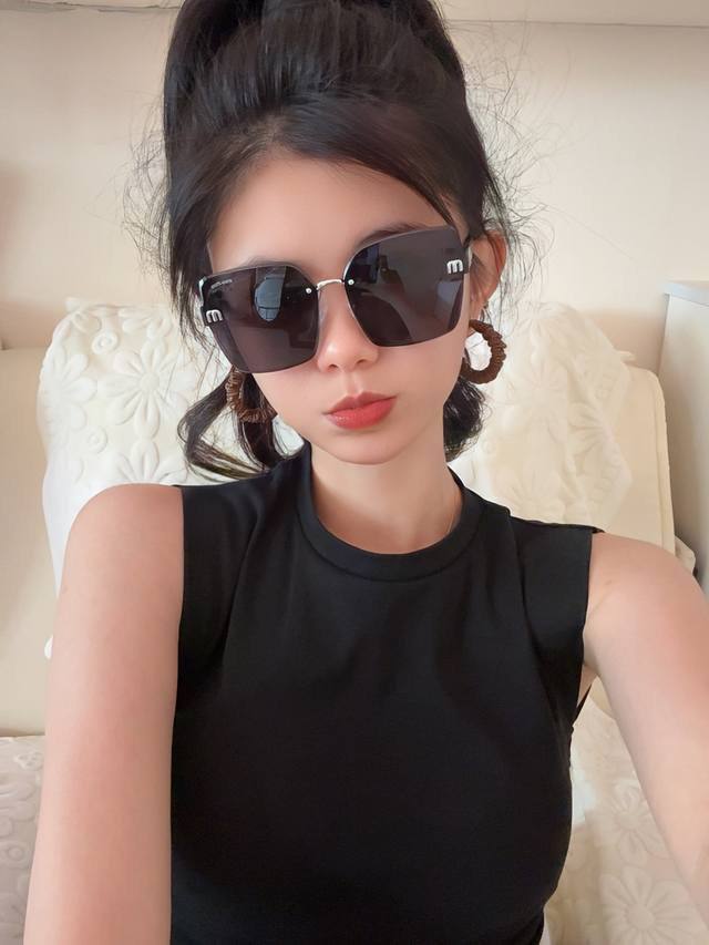 miumiu Miu Miu 2025 Spring New Style Shining New Style Shining On Stage Sungl