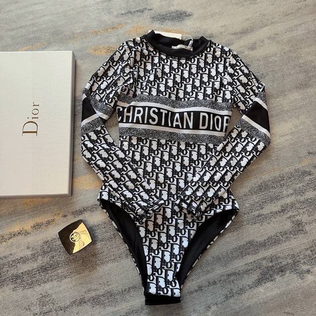 Long-Sleeved One-Piece Sun Protection Swimsuit With Slim Waist And Long Legs. Co