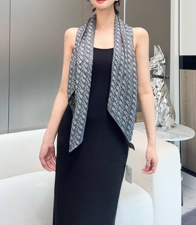 Dior 2025 Hot-Selling Product. D Letter With Gray And Blue Color, Full Of High-E