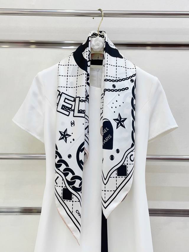 16 Mommy Single-Sided Chanel Chain Accessories 90 Silk Square Scarf Is Recomm