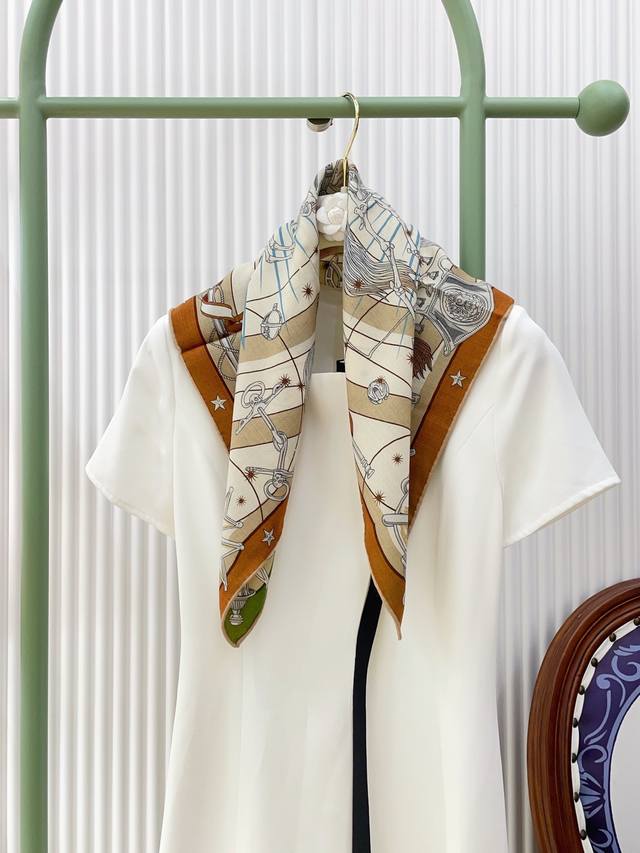 Silk And Wool Style, Double-Sided, Different Colors, New H-Family Small Square H