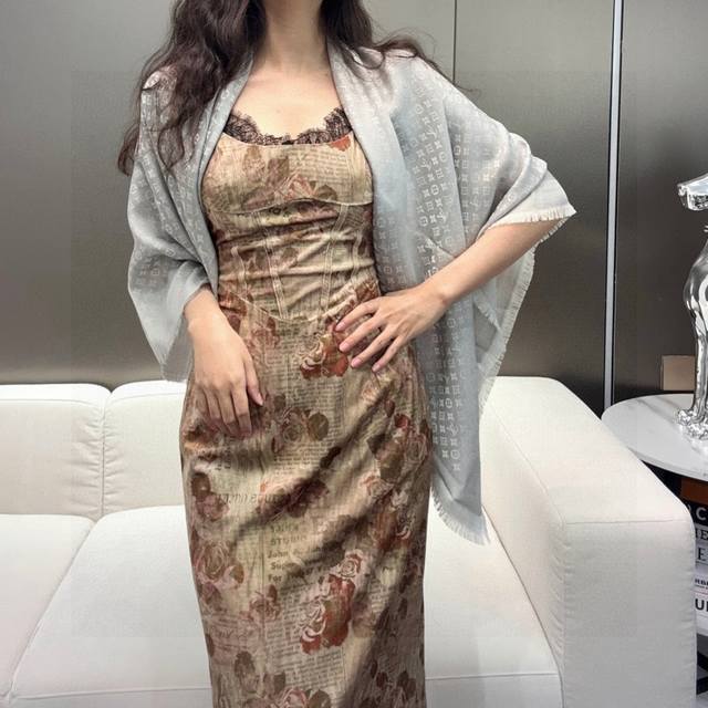 lv A Freshly-Made Super Awesome Little Shawl~ The Shawl Size Is Rare, 120Cm*1