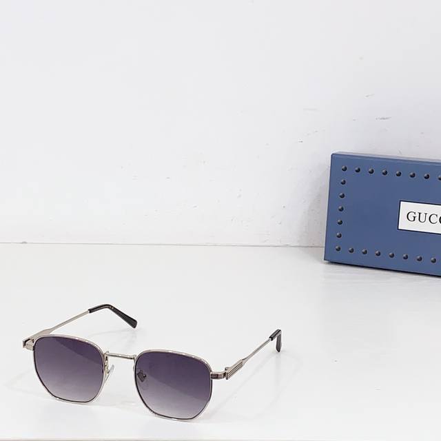 gucc* Model: Gg1878O Size: 43 Ports 22-145 852105
