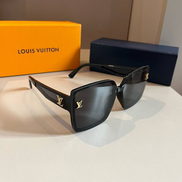 lv Sunglasses For Women. They Are Good-Looking And Look Great On The Face. Th