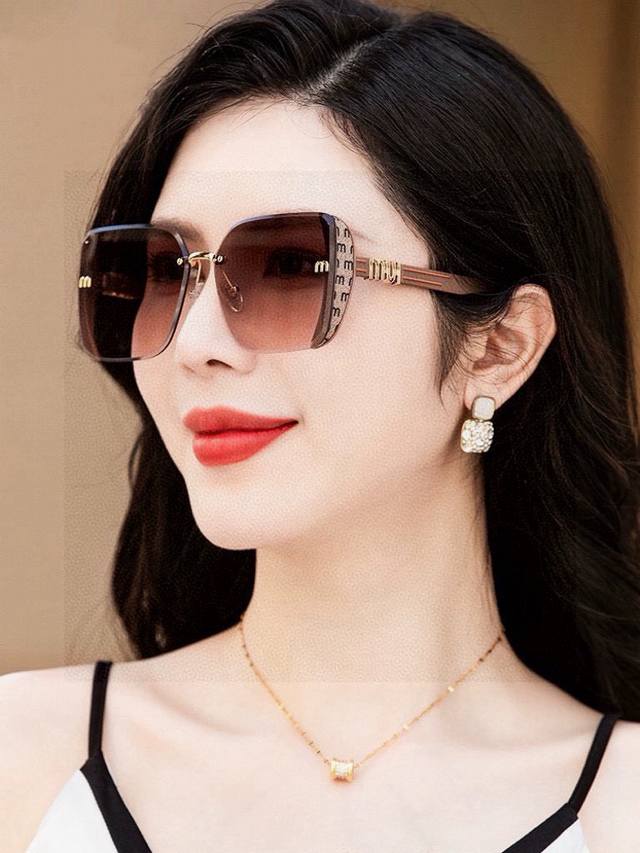 miumiu Miu Miu 2025 Spring New Style Shining New Style Shining On Stage Sungl