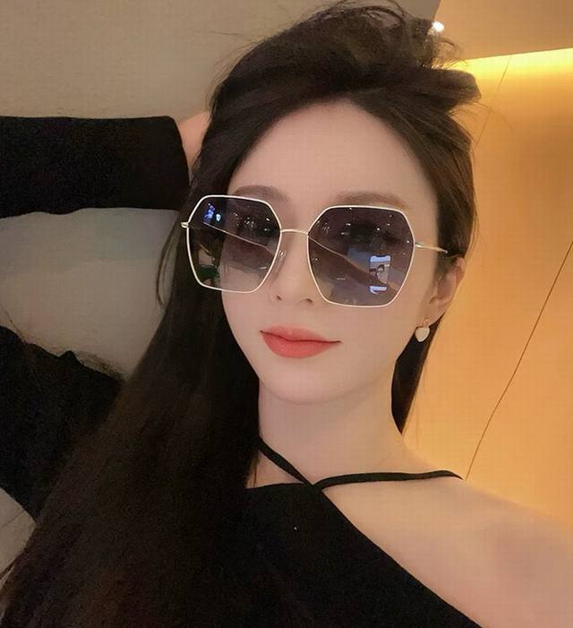 gucci 2025 Official New Models, Many Celebrities' New Models, Large Frame Pol