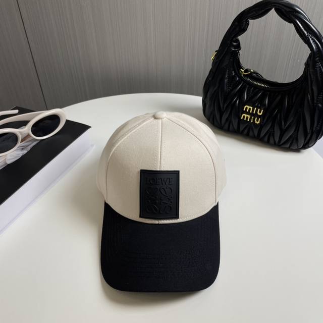 Loewe's New Baseball Cap Is Simple And Classic With A Logo. The Texture Is Super