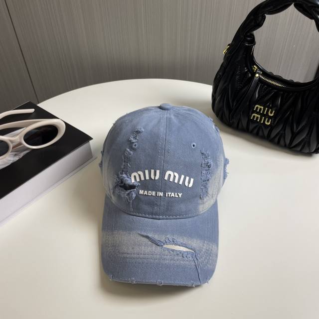 miumiu New Solid Color Baseball Cap The Hottest Color At The Moment - Full Of