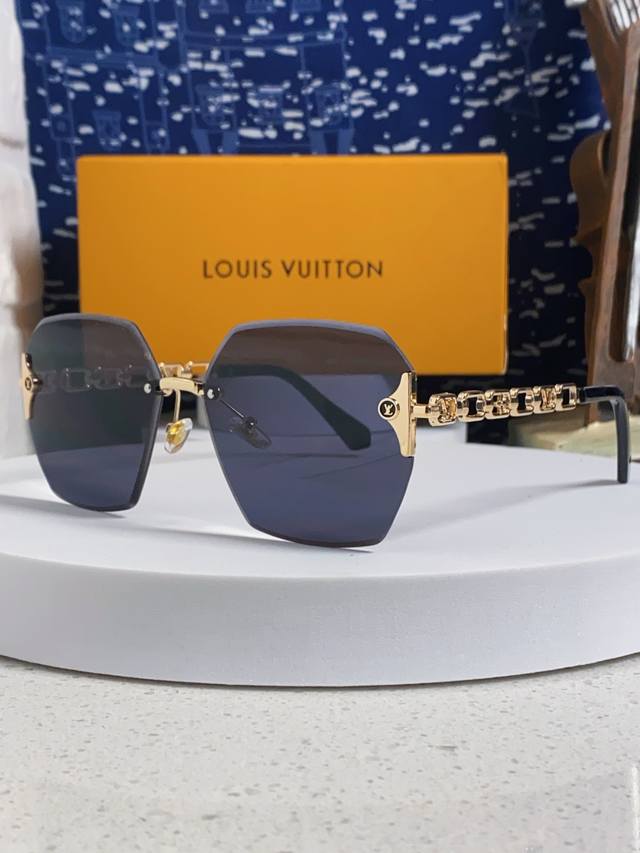 louis Vuitton Louis Vuitton 2025 New Lv Retro Cut Edge Gradient Style Fashion