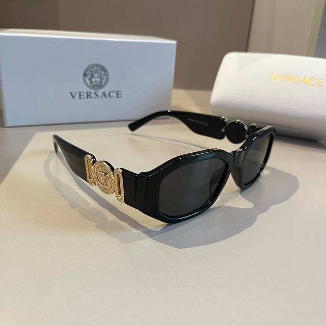 versac*Versace New Arrival Official Website Poster Recommended Style Italian