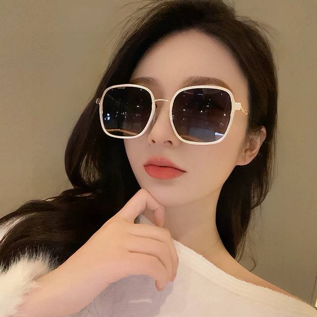 New Chanel Chanel Sunglasses Interpret The Latest Spring And Summer Glasses With