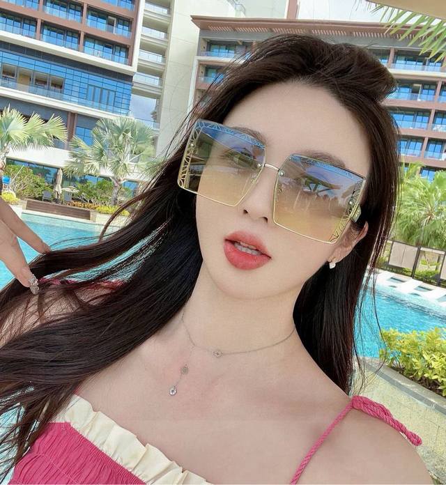 Nylon Series Lv Large Frame Sunglasses. Classic Square Frame Design. Suitable Fo