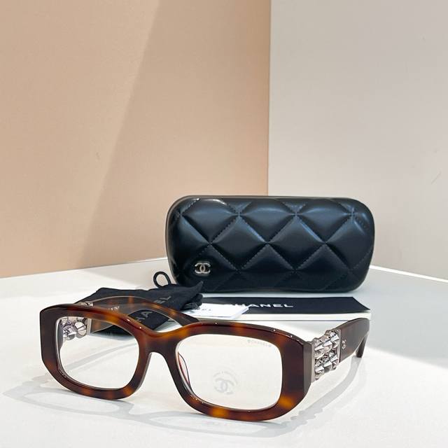 chane*Model 5542 Size 52 Ports 20-140