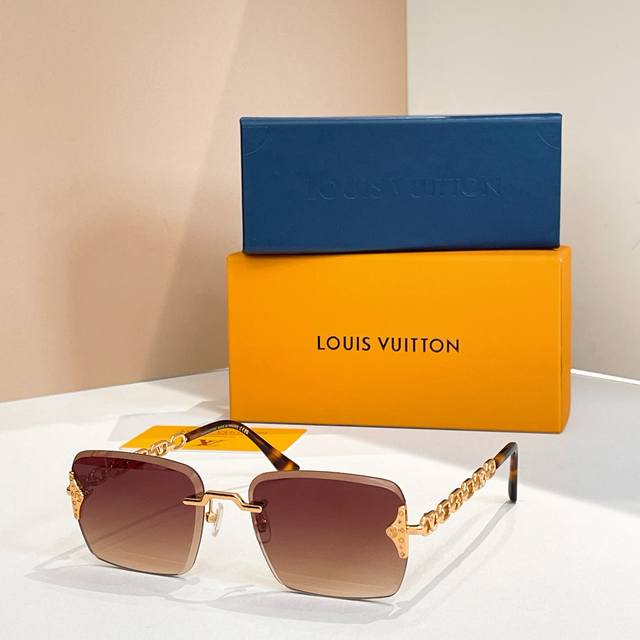 louis Vuitto*Model Z2036U Size 58 Ports 18-140