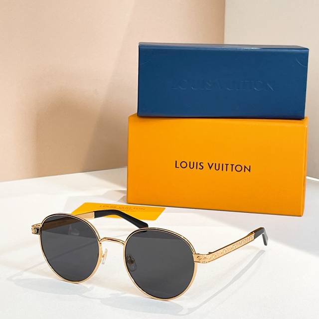 louis Vuitto*Model Z2919U Size 53 Ports 23-145