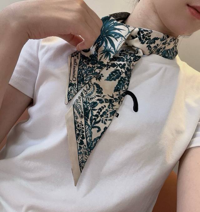 Dior's Latest Double-Layer Headband Is Really More Beautiful The More You Look A