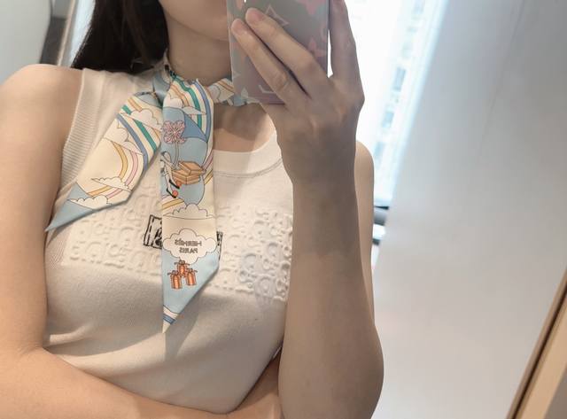 New Girl Wearing Lotus Leaf Skirt Herm
