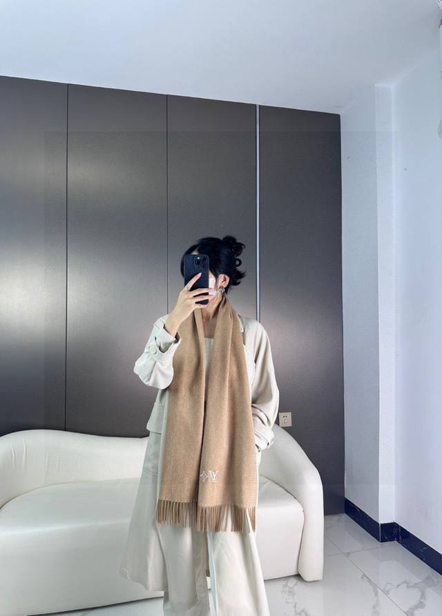 Praise For Myself. A Rare High-End Women's Scarf For Family Members. Very Good-L