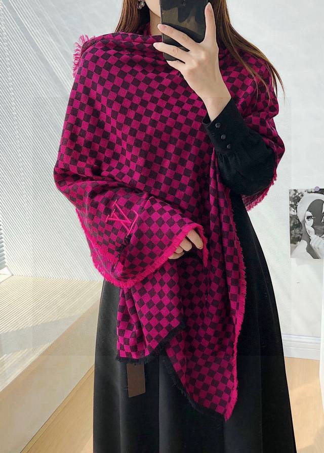 The Hot Item Has Arrived. Lv Family Breaks The Previous Design Scarf. High-End P