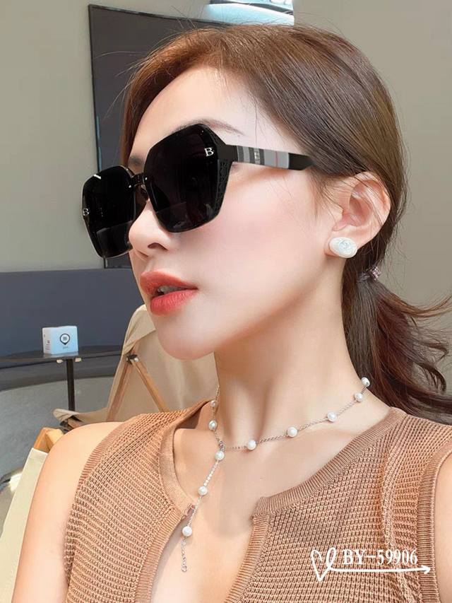 burberry-Burberry . Polaroid Resin Polarized Lens . Tr Frame Is Light And Com