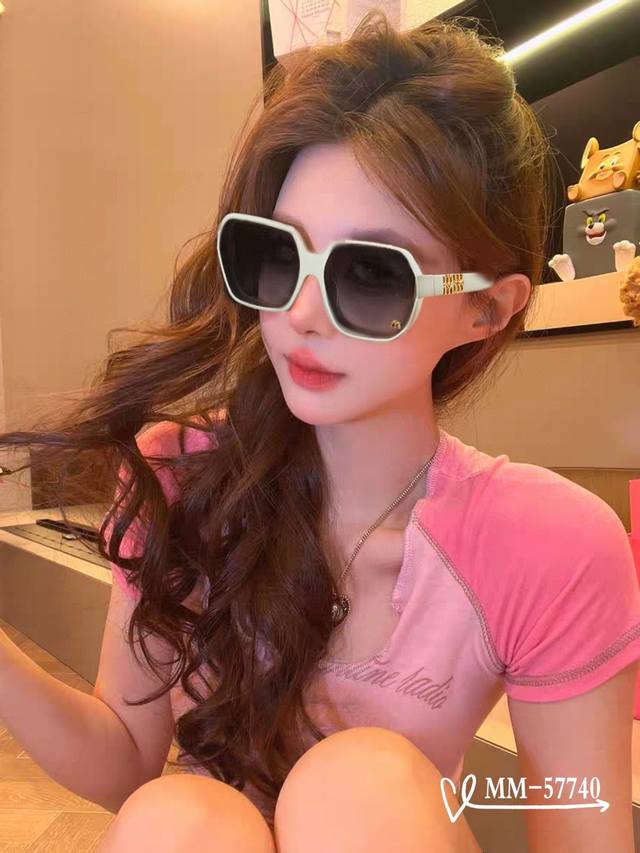 Italian Miumiu . Polaroid Resin Polarized Lens . Tr90 Frame Is Light And Comfort