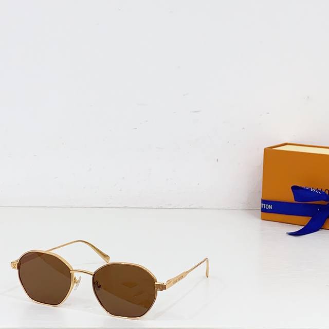 louis Vuitton Mod Z2193U Size 54 Ports 19 142