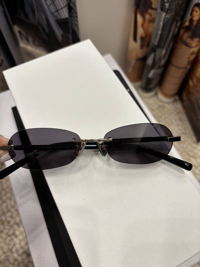 miu's 2025 New Style Is Open Vmu50A Retro Items Full Of Nerd Gas This Summer'