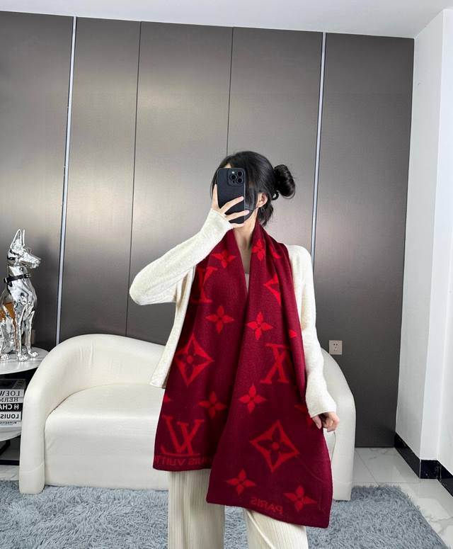 Hot Sale, The Latest Couple Style For The New Year, Exclusive And Luxurious Good